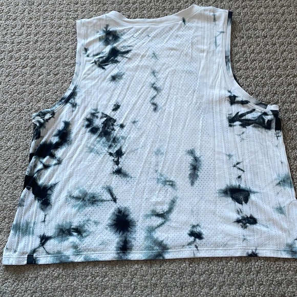 Lululemon Train to Be Tank - Picture 8 of 9